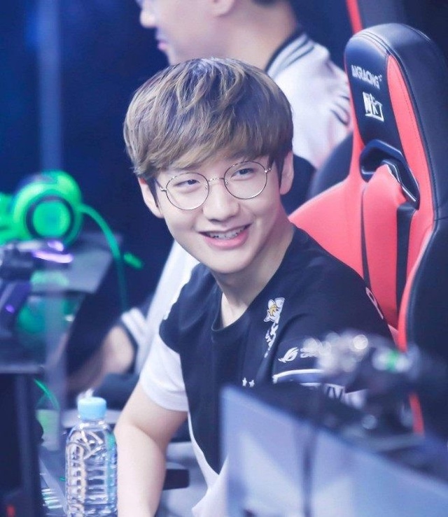 边路和后腰 边路和后腰